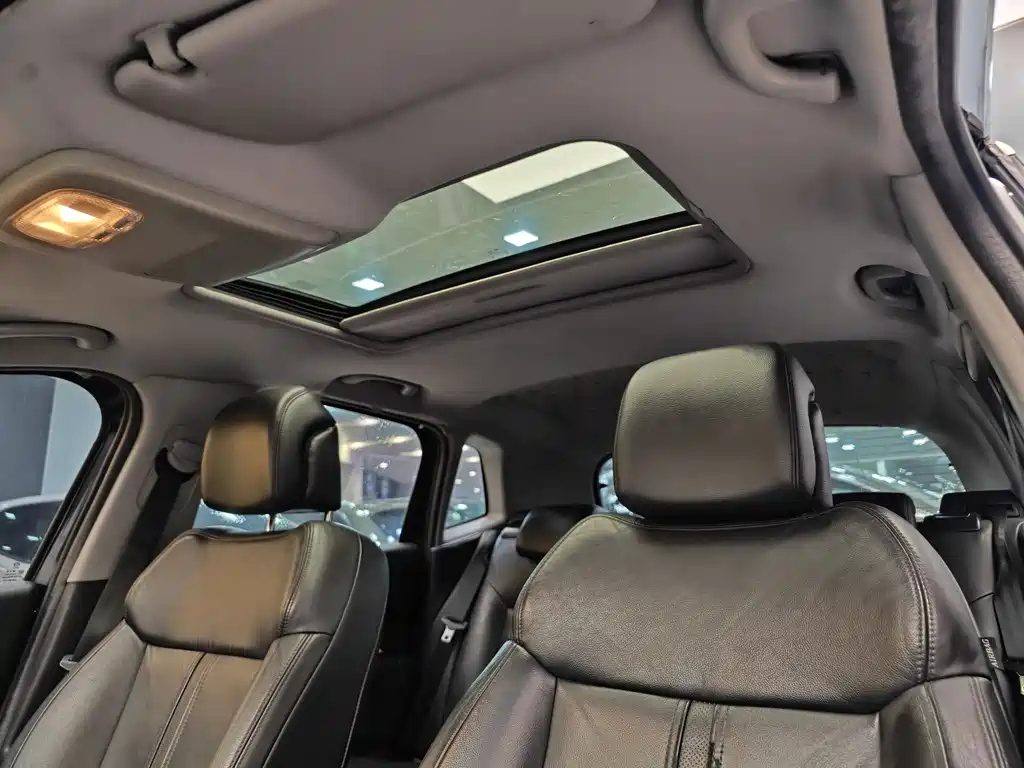 PEUGEOT 3008 2013