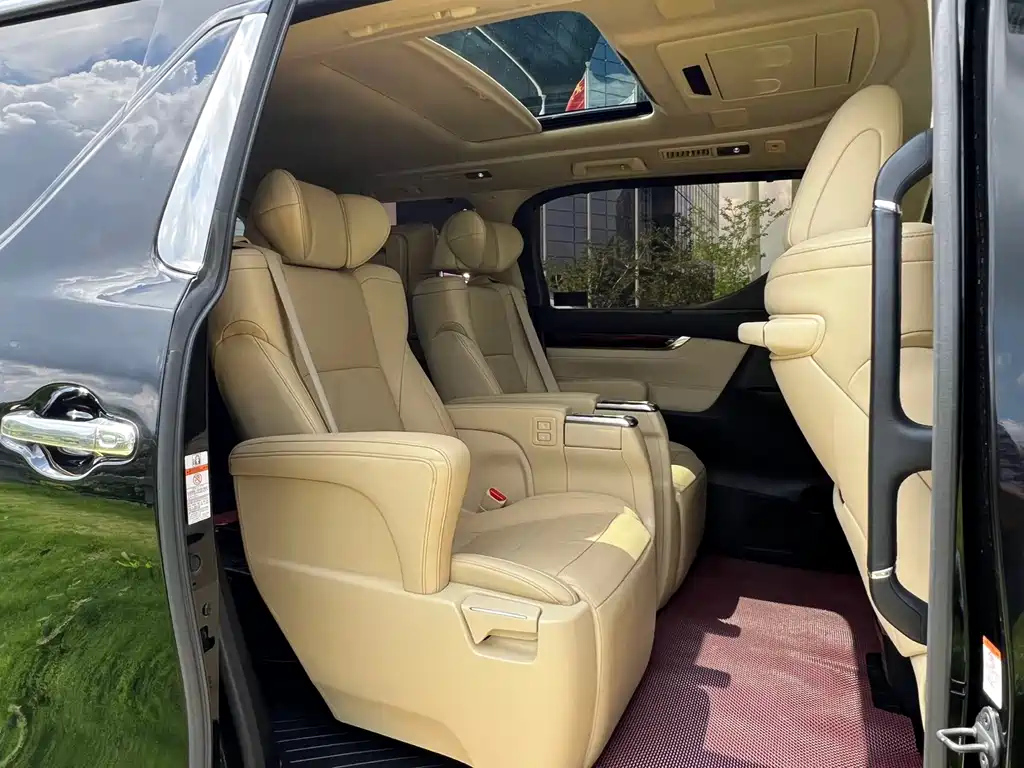 TOYOTA ALPHARD 2015