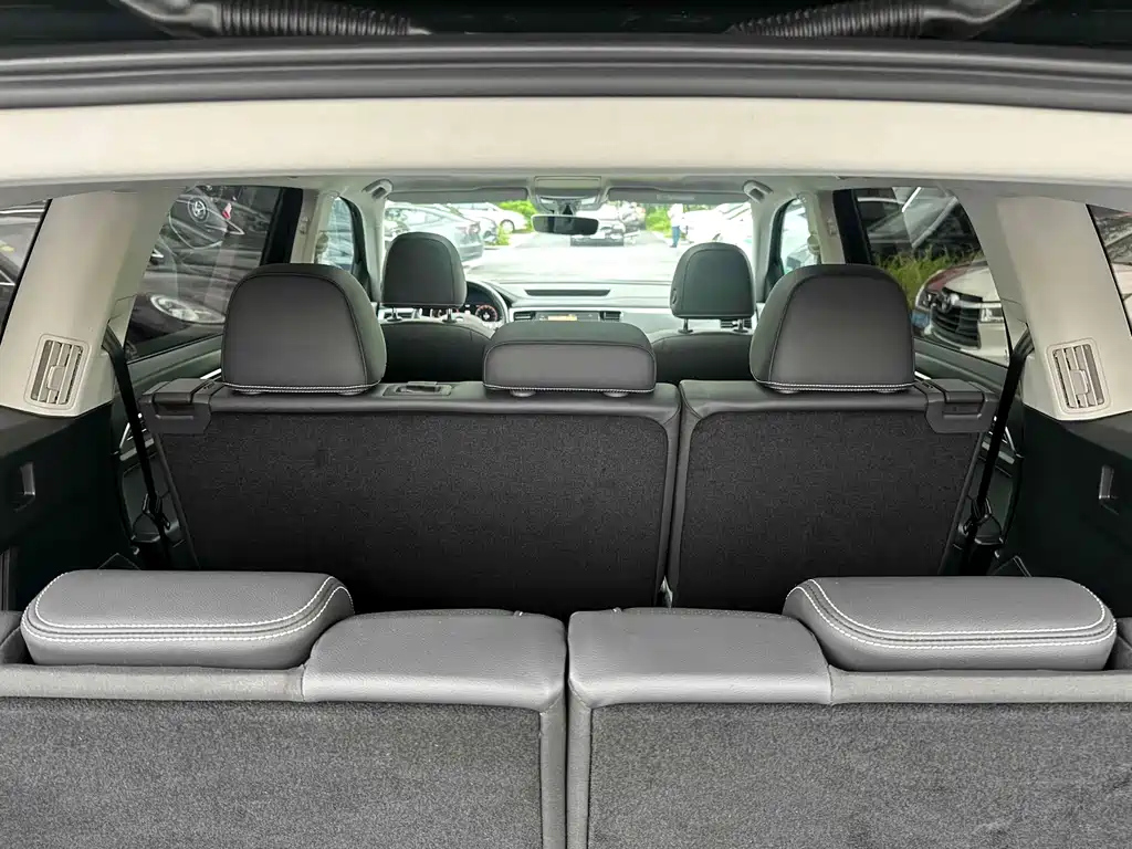 VOLKSWAGEN TOURAN 2020