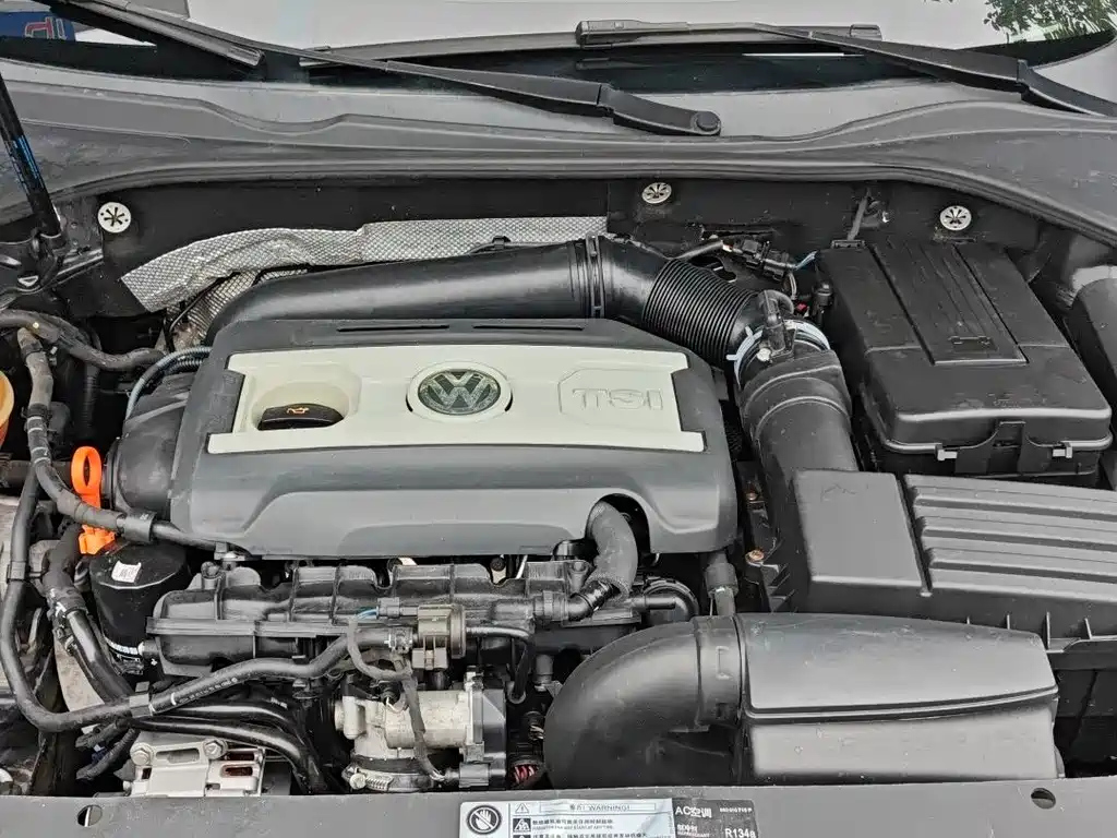VOLKSWAGEN PASSAT 2014