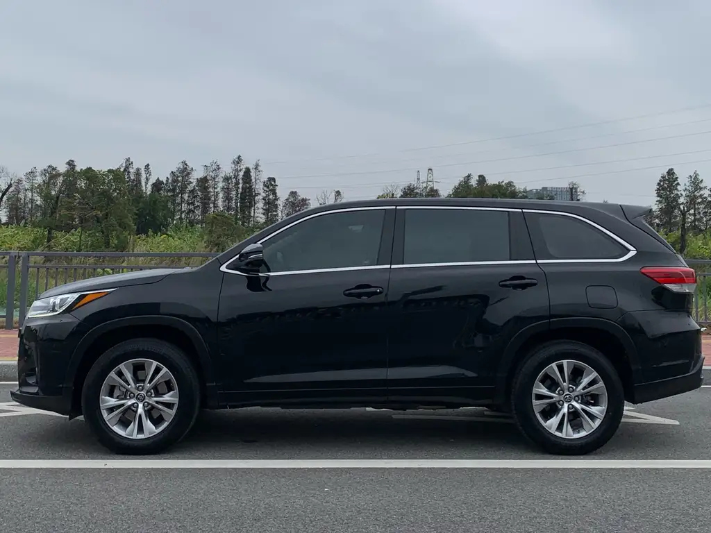 TOYOTA HIGHLANDER 2020