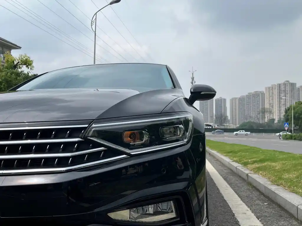 VOLKSWAGEN MAGOTAN 2023