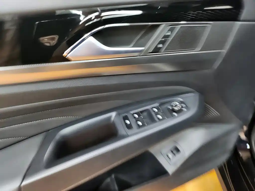 VOLKSWAGEN PASSAT 2023