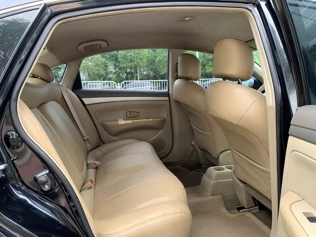 NISSAN SYLPHY 2013