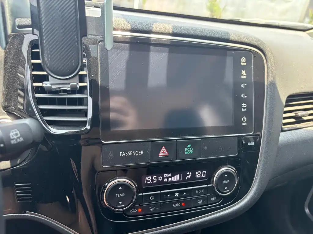 MITSUBISHI OUTLANDER 2019