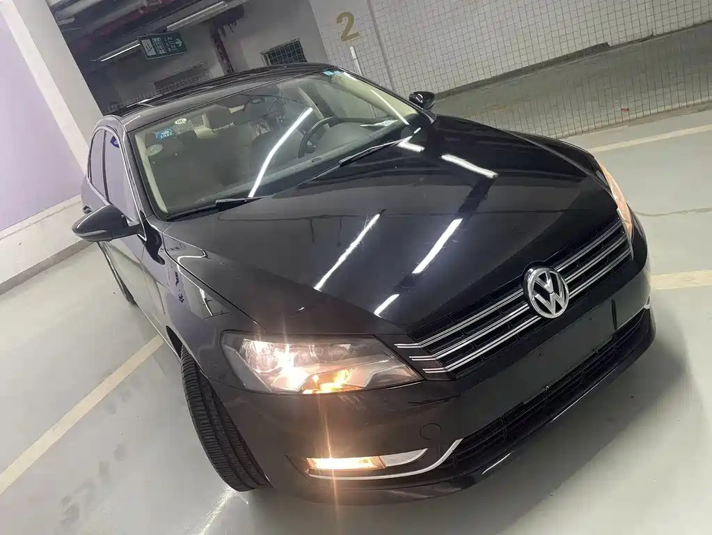 VOLKSWAGEN PASSAT 2011