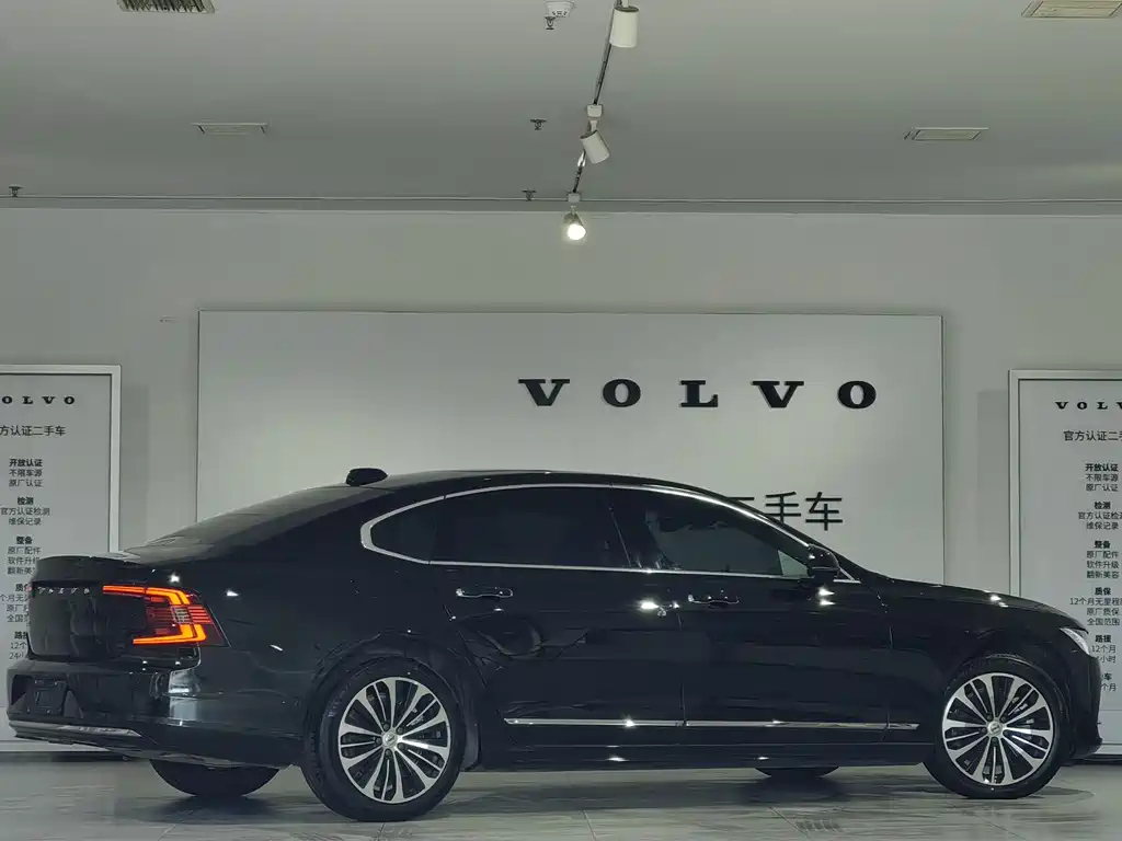 VOLVO S90 2022