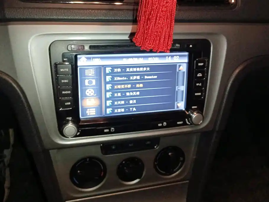 VOLKSWAGEN LAVIDA 2013
