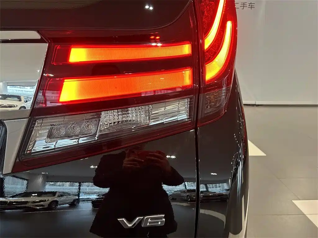 TOYOTA ALPHARD 2018