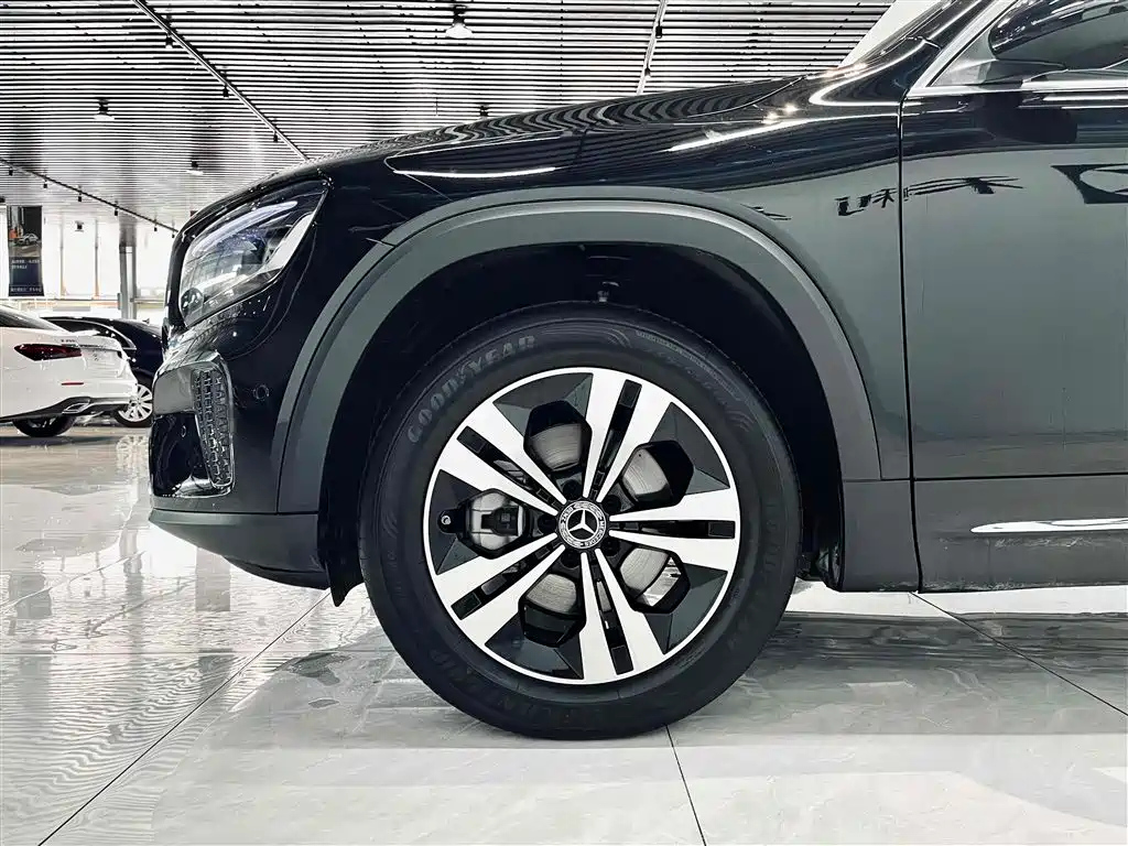 MERCEDES BENZ GLB 2024