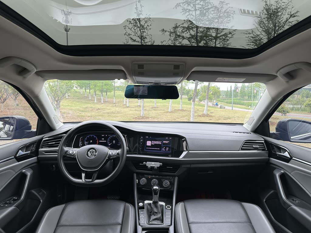 VOLKSWAGEN SAGITAR 2022