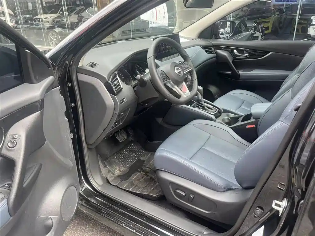 NISSAN QASHQAI 2025