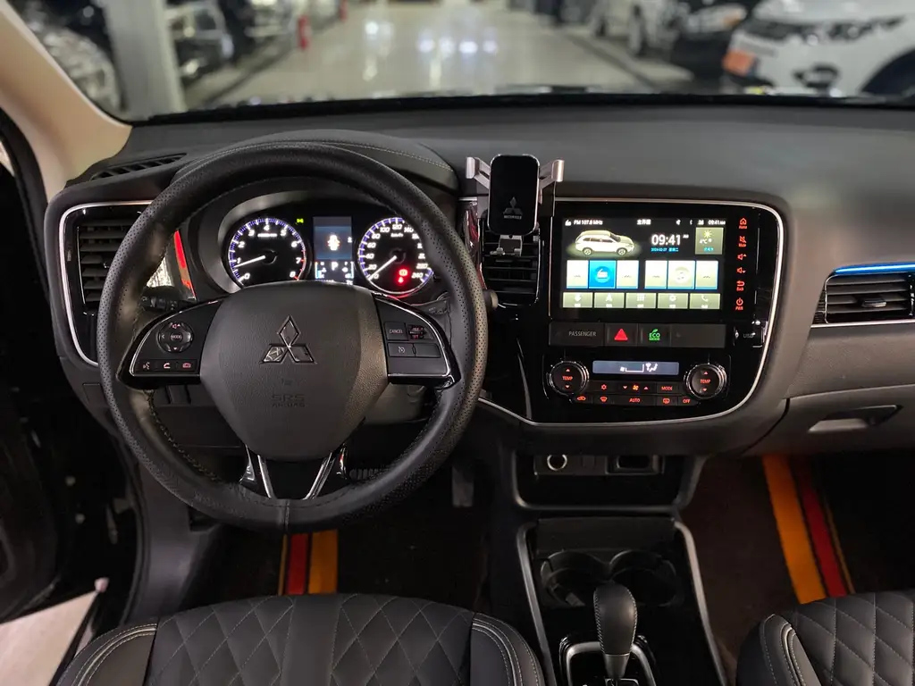 MITSUBISHI OUTLANDER 2022