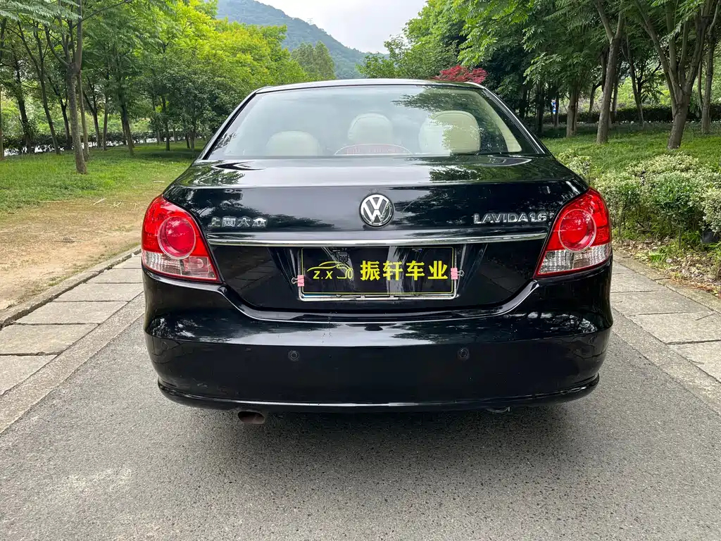 VOLKSWAGEN LAVIDA 2010