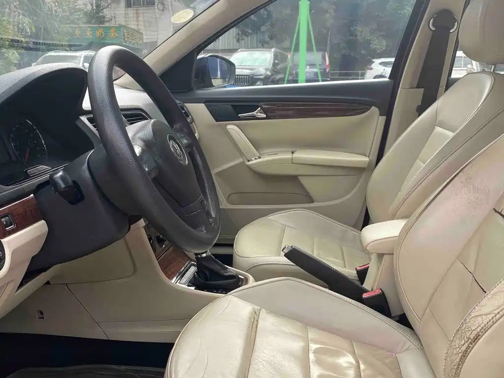 VOLKSWAGEN LAVIDA 2013