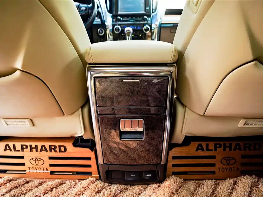 TOYOTA ALPHARD 2018