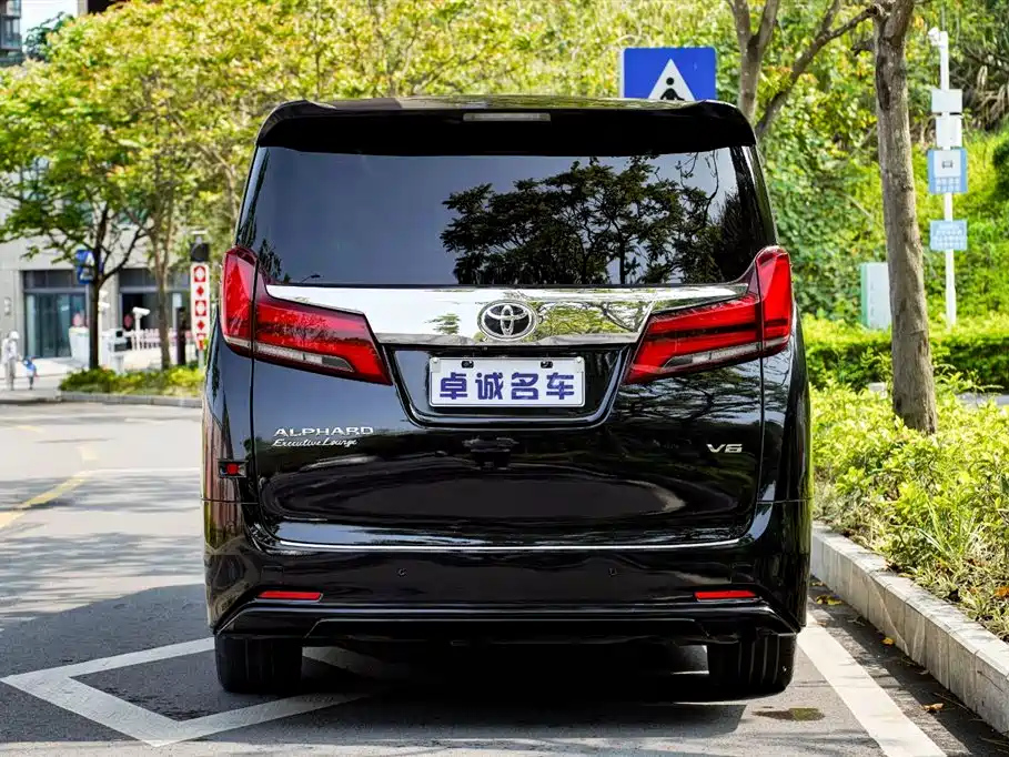 TOYOTA ALPHARD 2018