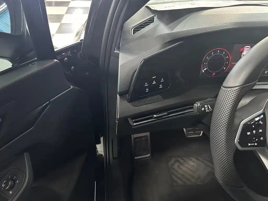 VOLKSWAGEN GOLF 2022