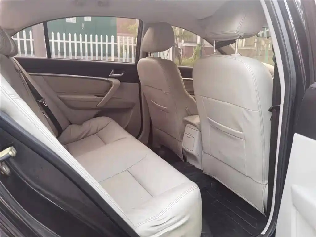 GEELY AUTO EMGRAND 2015
