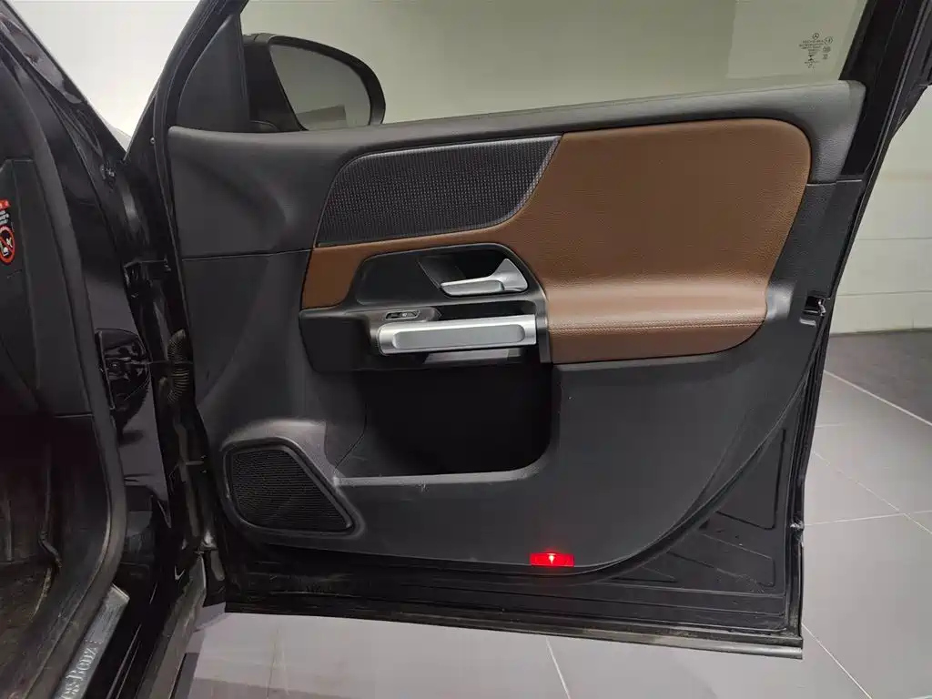 MERCEDES BENZ GLB 2021