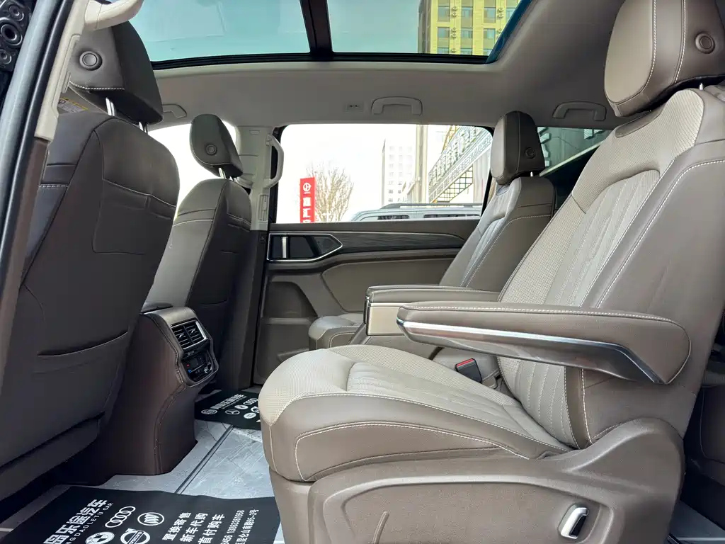VOLKSWAGEN VILORAN 2023