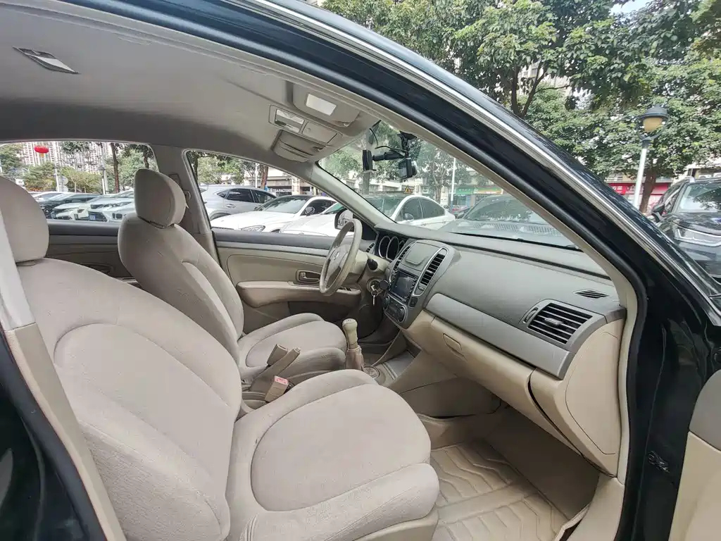 NISSAN SYLPHY 2012