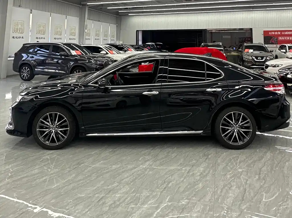 TOYOTA CAMRY 2024