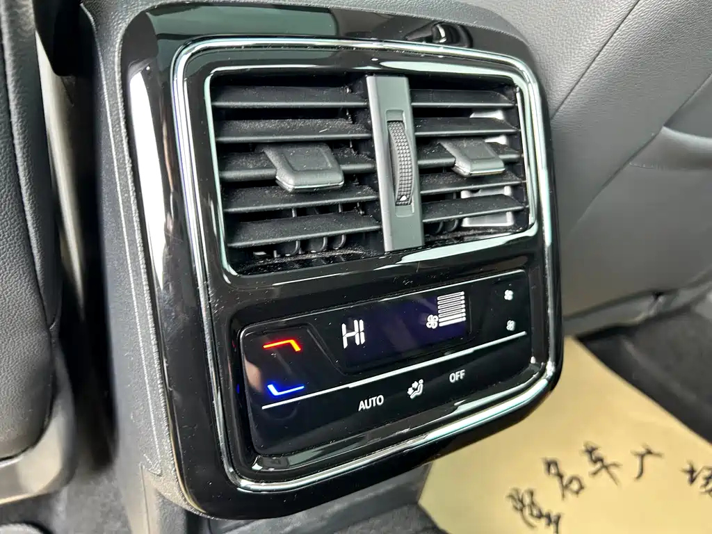 VOLKSWAGEN PASSAT 2023