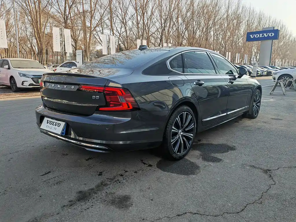 VOLVO S90 2022