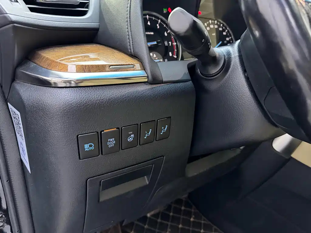 TOYOTA ALPHARD 2017