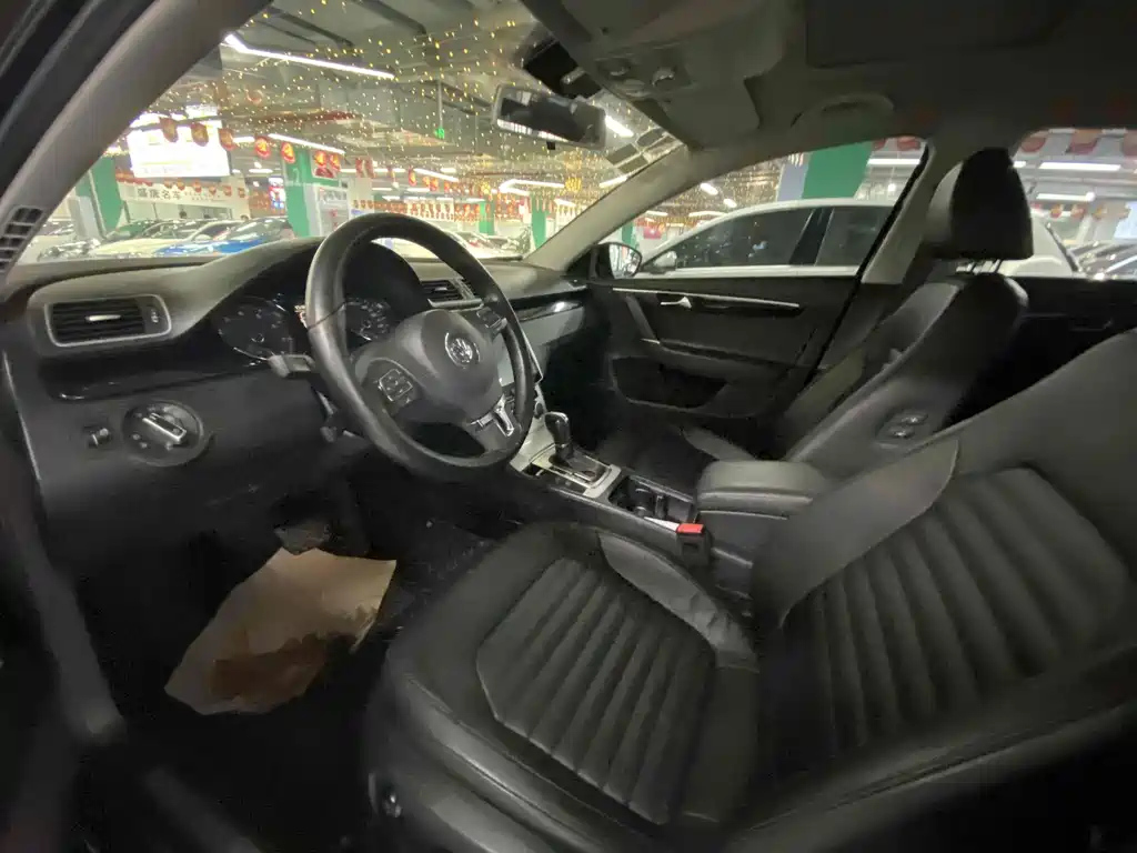 VOLKSWAGEN MAGOTAN 2012
