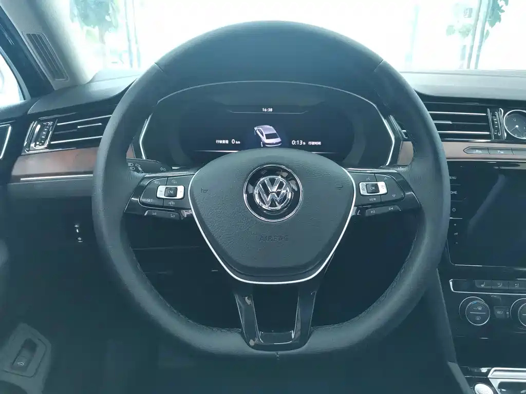 VOLKSWAGEN MAGOTAN 2020