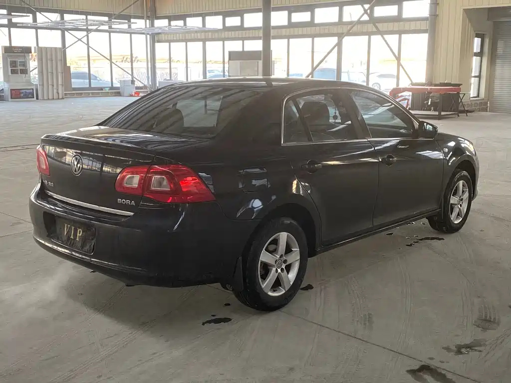 VOLKSWAGEN BORA 2011