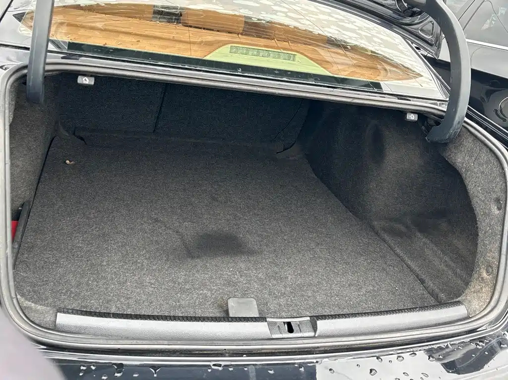 VOLKSWAGEN PASSAT 2012