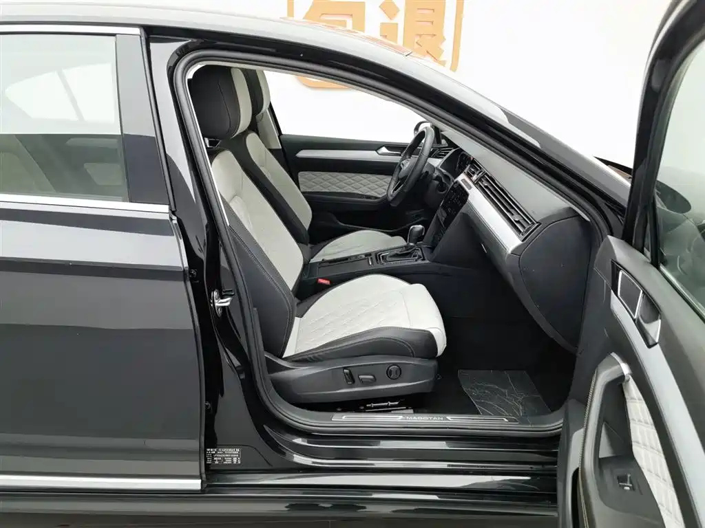 VOLKSWAGEN MAGOTAN 2023
