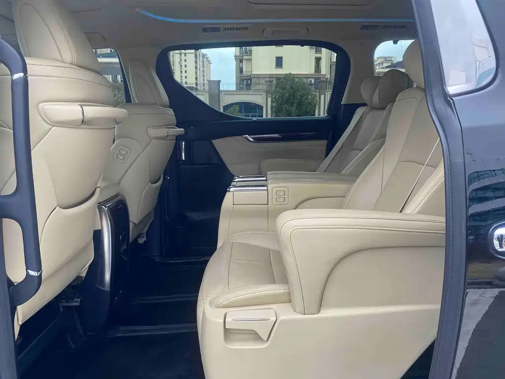 TOYOTA ALPHARD 2018