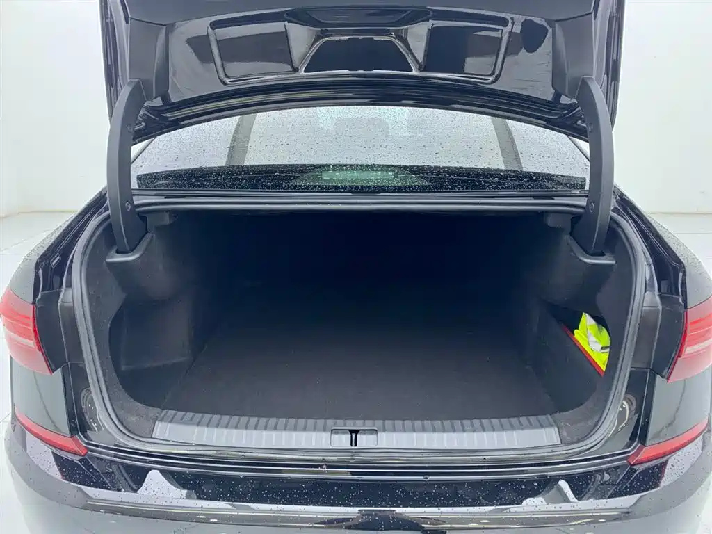 VOLKSWAGEN PASSAT 2021