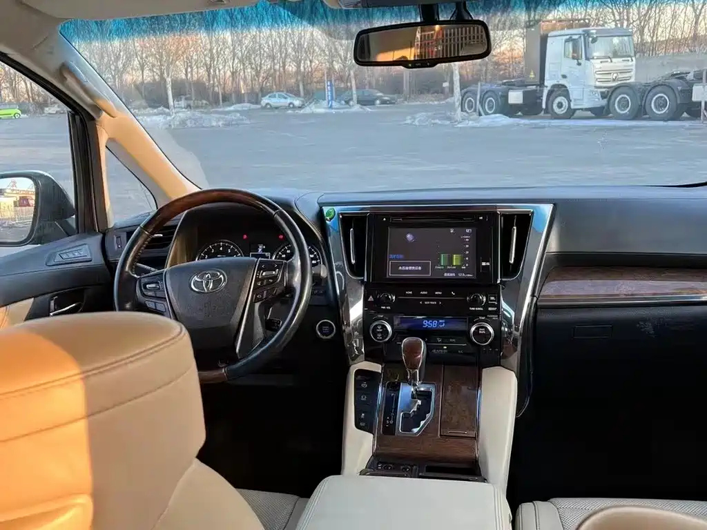 TOYOTA ALPHARD 2018