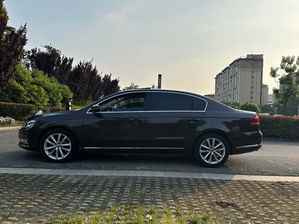 VOLKSWAGEN MAGOTAN 2012