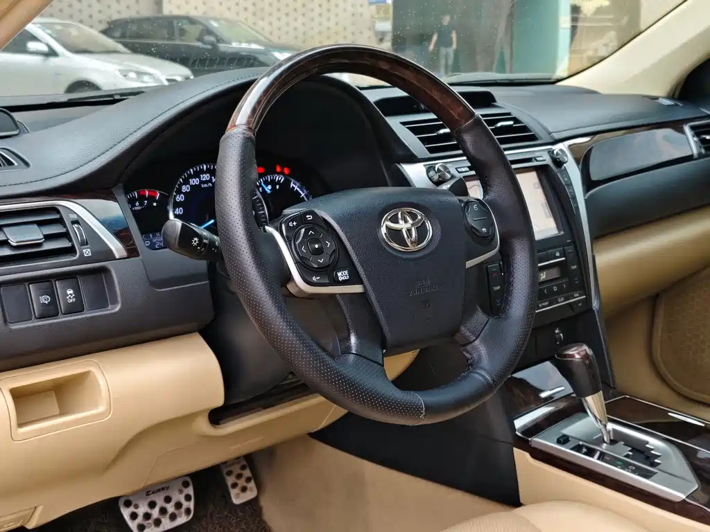 TOYOTA CAMRY 2016