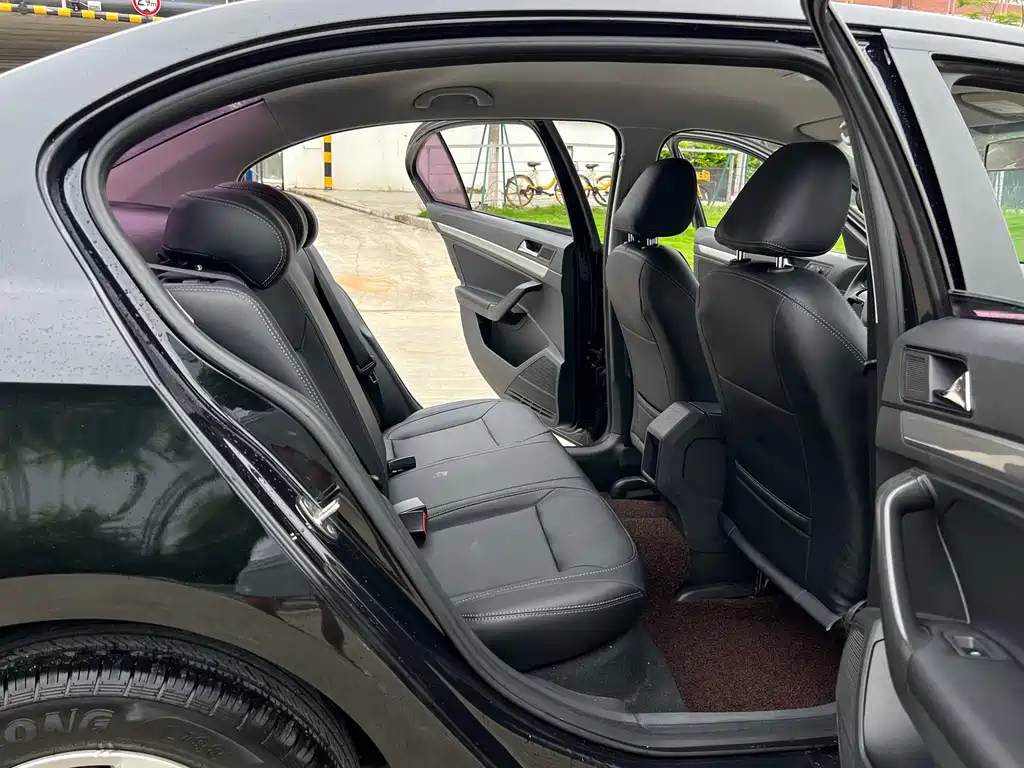 VOLKSWAGEN LAVIDA 2016