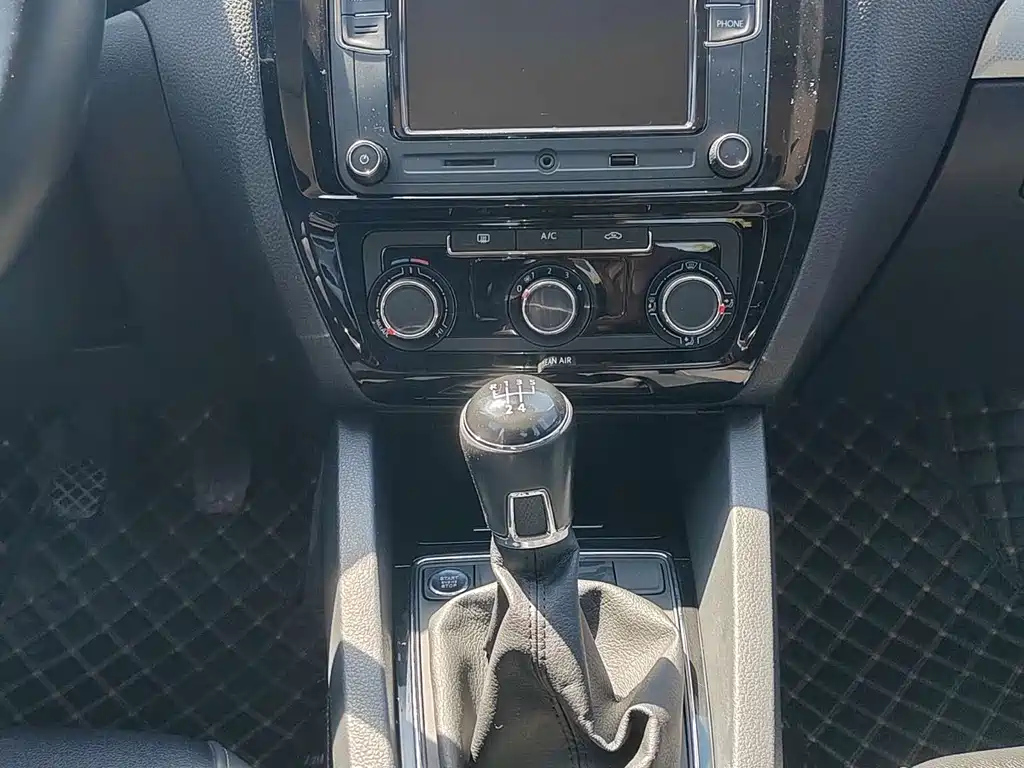 VOLKSWAGEN SAGITAR 2017