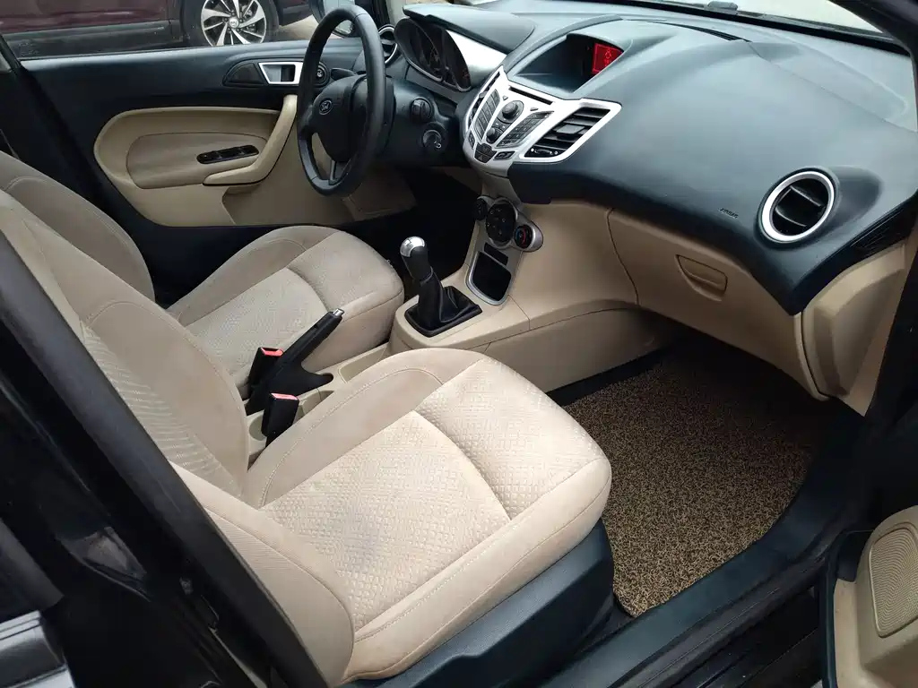 FORD FIESTA 2010