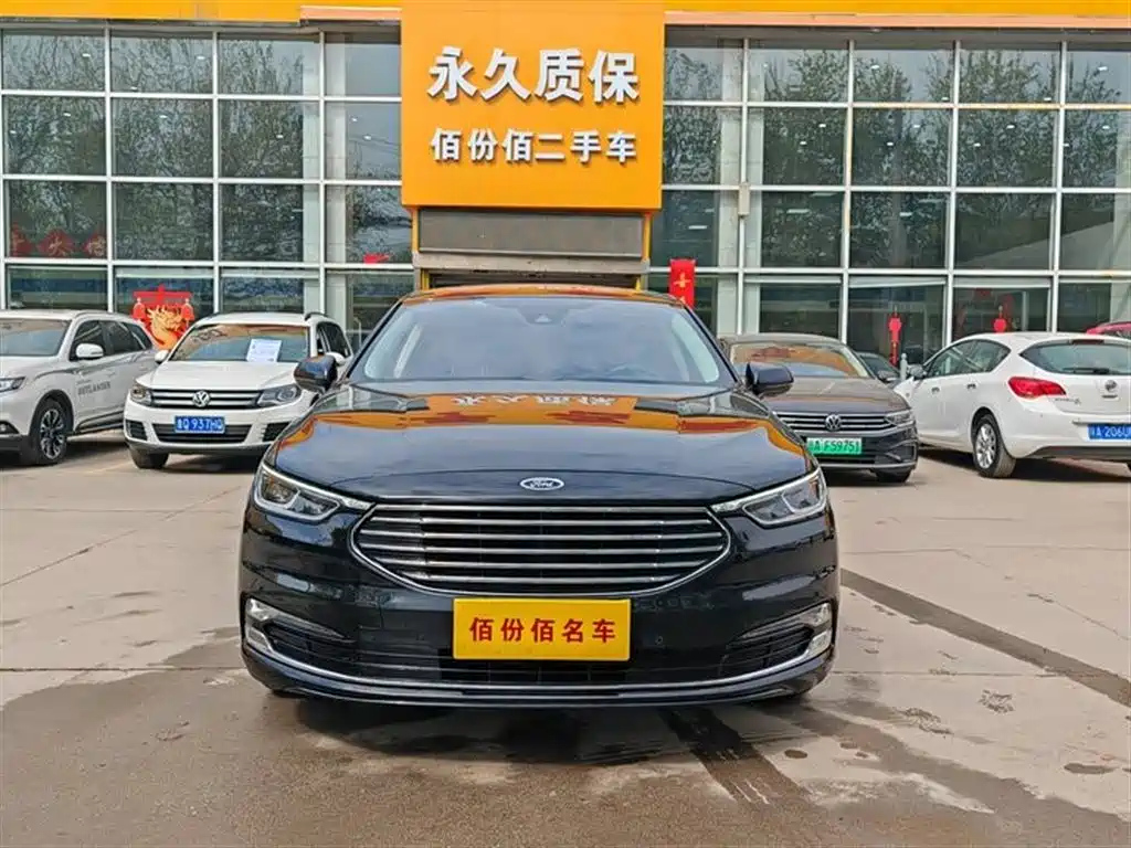 FORD TAURUS 2021