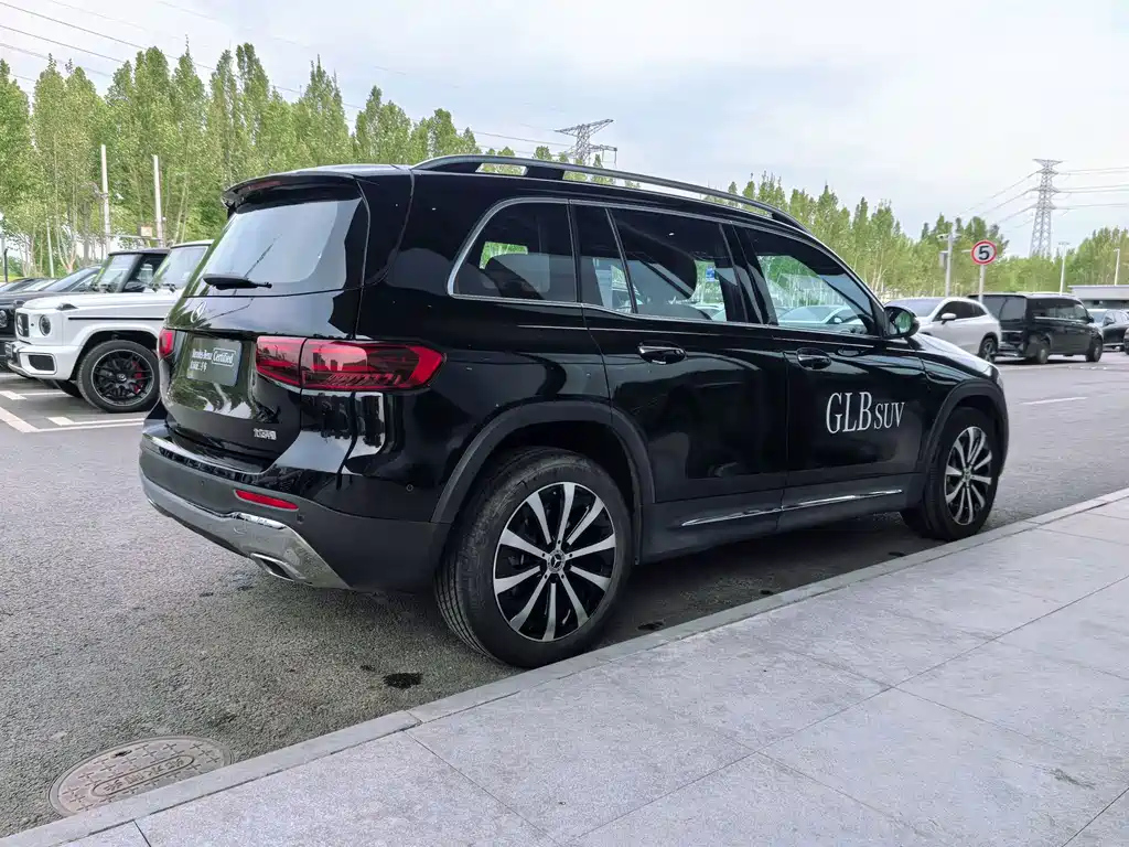 MERCEDES BENZ GLB 2024