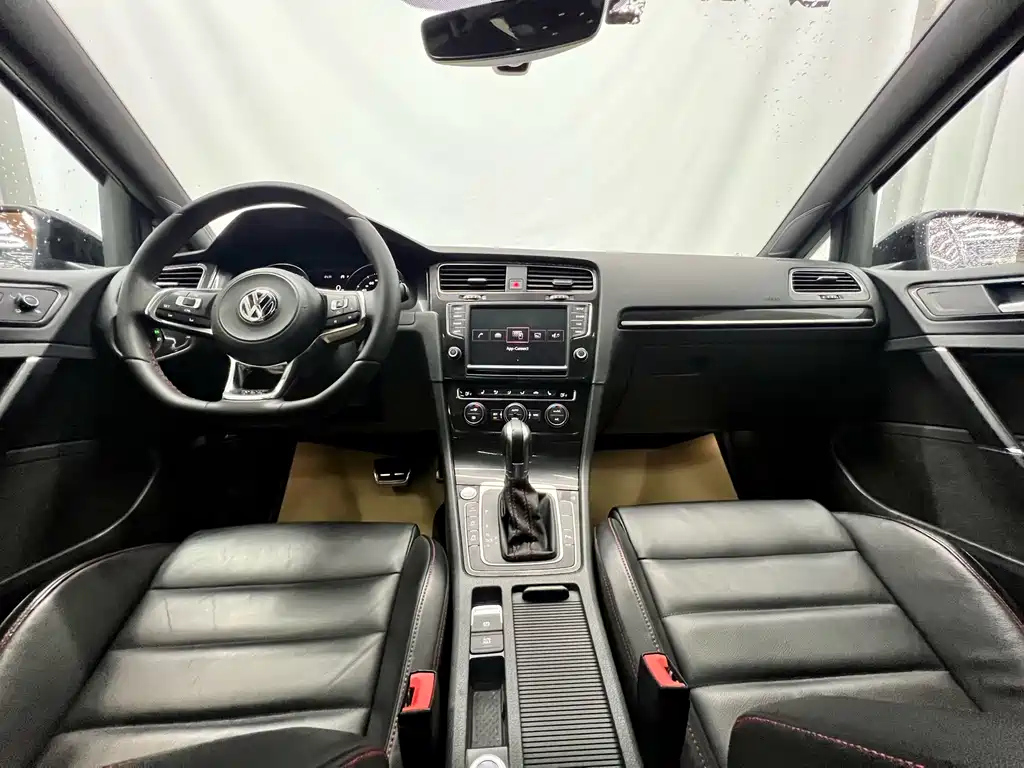 VOLKSWAGEN GOLF 2018