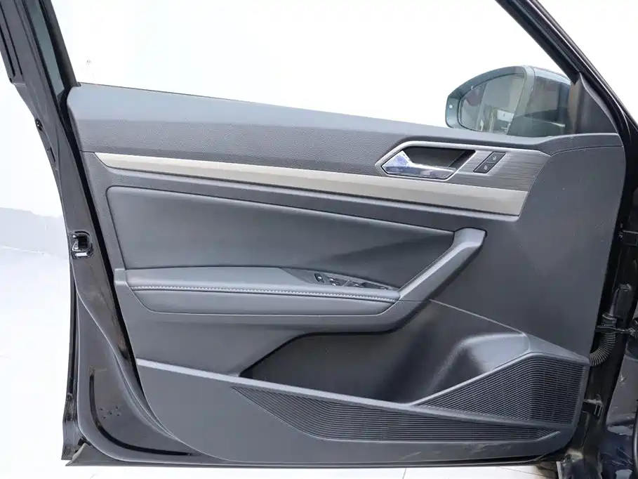 VOLKSWAGEN LAVIDA 2023