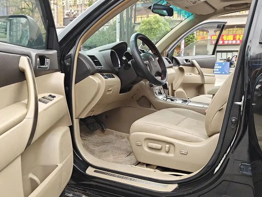 TOYOTA HIGHLANDER 2010