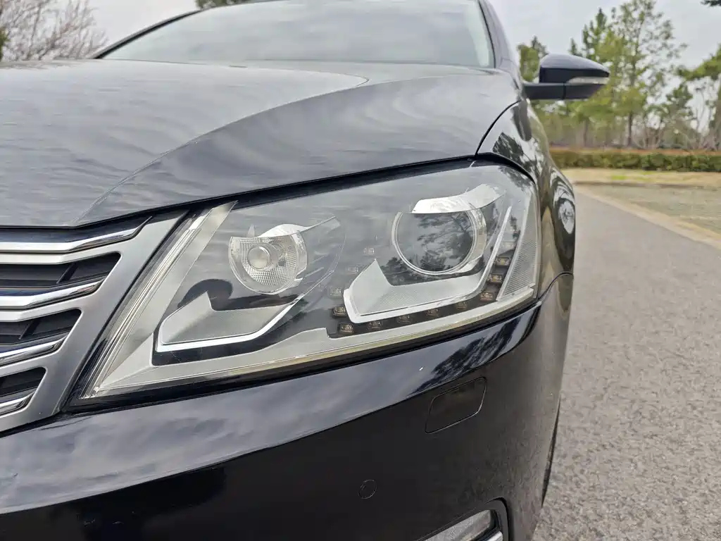 VOLKSWAGEN MAGOTAN 2013