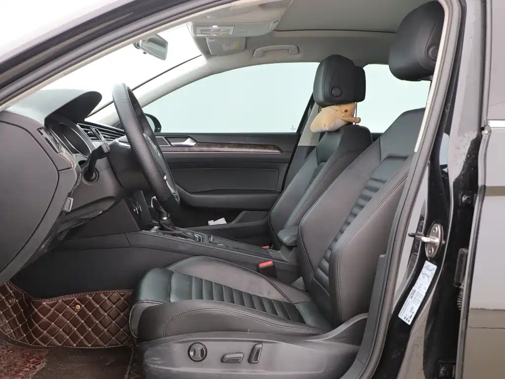 VOLKSWAGEN MAGOTAN 2020
